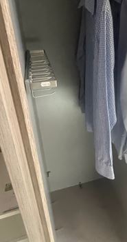 93100 Nyakkendőtartó_kihúzható_belső oldalfalra"k"