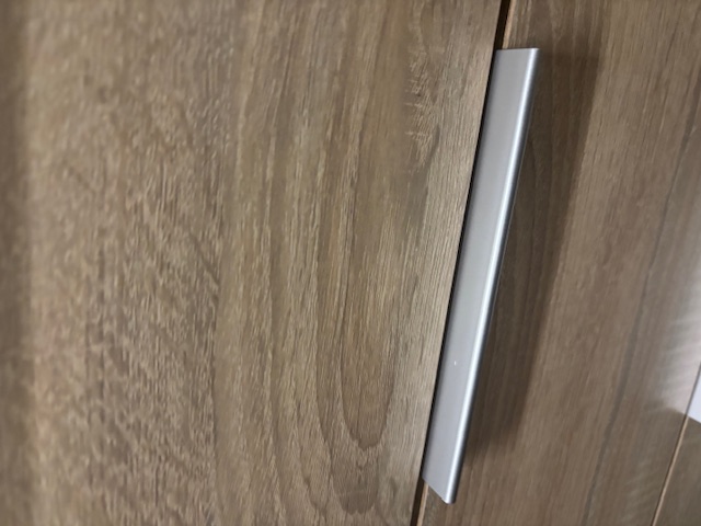 Sandro 3 fiókos éjjeliszekrény, Sonoma tölgy,alu fogantyú 46x61x42cm