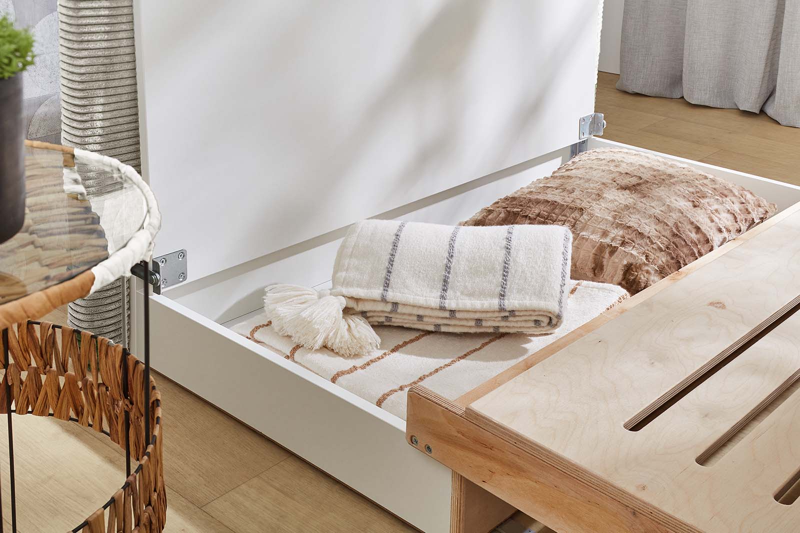Slim kanapé, előre ágyazható, beige, 136 cm