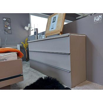 Nolte Concept Me 700 3 fiókos komód, tetőlap led világítással Terra üveg/Terra matt (160x79x42 cm)"k"